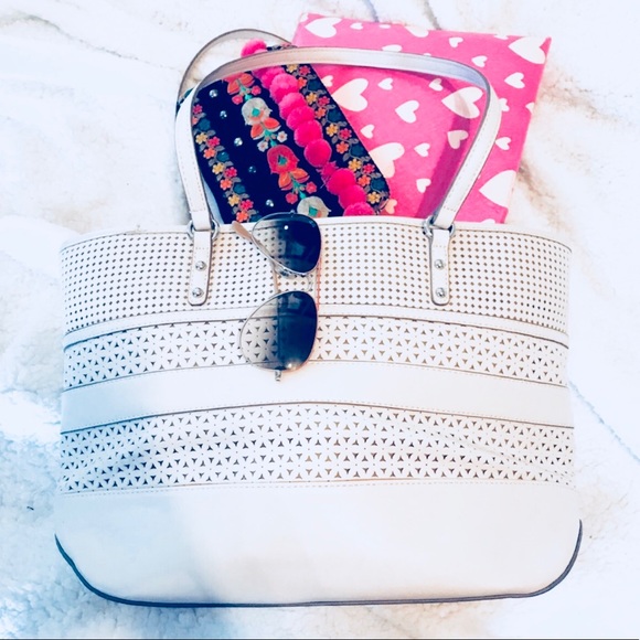 🔴4 for 25🔴 Nine West Laser Cut White Tote - Picture 2 of 8